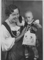 2. Birutietė Bronė Česonienė su dukra Lina. 1937 m. Nuotrauka iš privačios kolekcijos