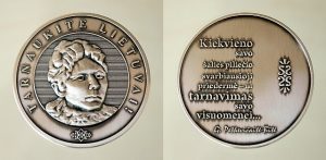 Gabrielės Petkevičaitės-Bitės atminimo medalis „Tarnaukite Lietuvai“. Autorius – A. Pajuodis