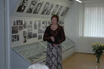 Atnaujiną ekspoziciją pristato centro vedėja Angelė Mikelinskaitė