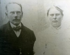 Marijona Gabulaitė-Galiauskienė su vyru Mykolu Galiausku. Panevėžys, 1910 m. PAVB RKRS F9-79