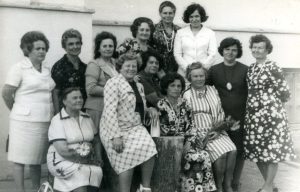 Panevėžio mergaičių gimnazijos 1947 m. absolvenčių ir pedagogų susitikimas. 1-oje eilėje kairėje sėdi mokytoja Veronika Šataitė; 1-oje eilėje iš dešinės 3-ia sėdi mokytoja Elena Gabulaitė. Panevėžys. 1977 m. PAVB RKRS F9-1290