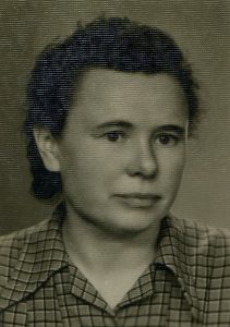Mokytoja Elena Gabulaitė. Fotogr. J. Traškevičiaus. Panevėžys. 1957 m. PAVB RKRS F9-1076-6