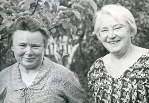 Pedagogės bičiulės Elena Gabulaitė ir Aleksandra Šilgalytė. Panevėžys. 1968 m. PAVB RKRS F9-1147