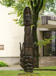 Skulptūra „Moteris su obuoliais“. Astos Rimkūnienės nuotrauka