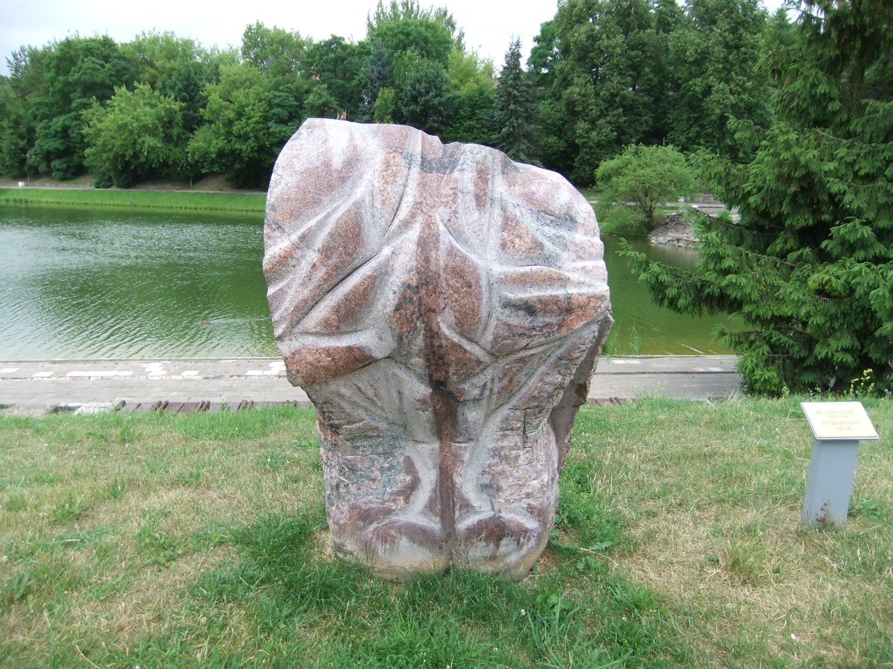 Skulptūra „Prisitaikymas“. Astos Rimkūnienės nuotrauka