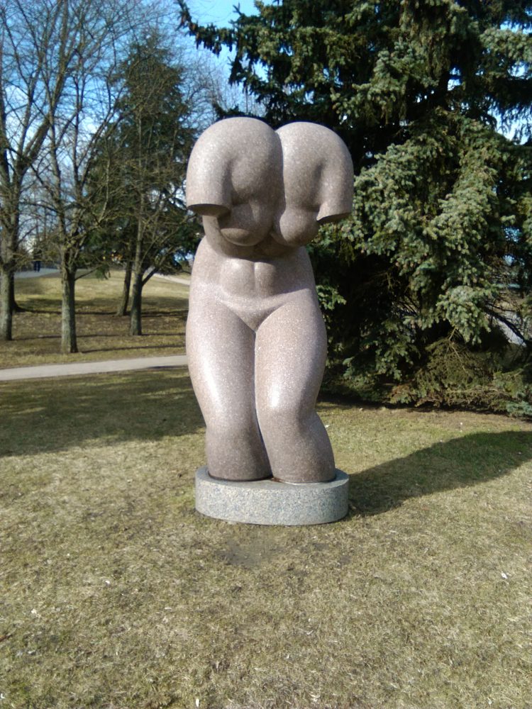 Skulptūra „Besimaudanti“ (torsas). Astos Rimkūnienės nuotrauka