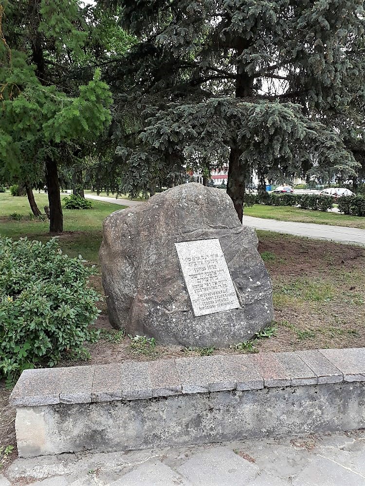 Paminklinis akmuo Žydų kapinių vietai atminti. Astos Rimkūnienės nuotrauka