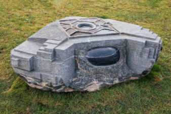 Skulptūra „Kertinis akmuo“. Gintaro Lukoševičiaus nuotrauka. 2025 m.