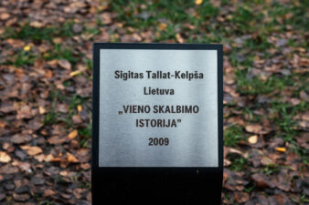 Skulptūra „Vieno skalbimo istorija“ Skaistakalnio parke. Gintaro Lukoševičiaus nuotrauka. 2025 m.