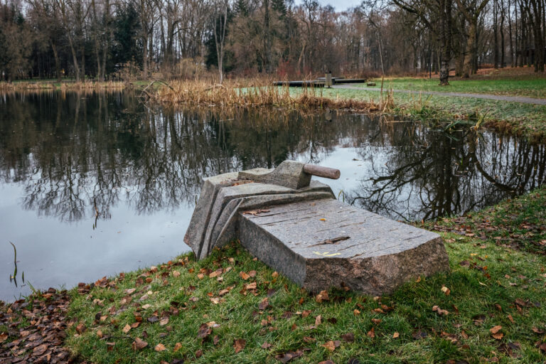 Skulptūra „Vieno skalbimo istorija“ Skaistakalnio parke. Gintaro Lukoševičiaus nuotrauka. 2025 m.