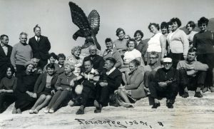 Ekskursijoje Piatigorske. Stovi iš kairės 2-as Motiejus Lukšys. 1969.10.11. Nuotrauka iš Nijolės Lukšytės asmeninio archyvo