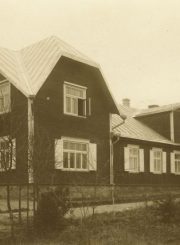 1. Panevėžio vyskupijos pastatas. XX a. 4 deš. Nuotrauka iš Panevėžio vyskupijos archyvo