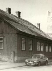 Namas Panevėžyje Sodų g. 8 (dabar nr. 14), kuriame gyveno E. Jodinskaitė. Z. Zoltnerio nuotrauka. 1993 m. PAVB F22