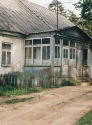 Buvęs Švobiškio dvaras (Joniškėlio sen., Pasvalio r.), dabar – gyvenamasis namas. L. Stravinskienės nuotrauka. 1999 m. PAVB F22