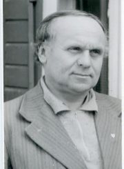 1. Poetas Juozas Mėdžius. Nuotrauka iš Panevėžio apskrities G. Petkevičaitės-Bitės viešosios bibliotekos Retų knygų ir rankraščių skyriaus rinkinių