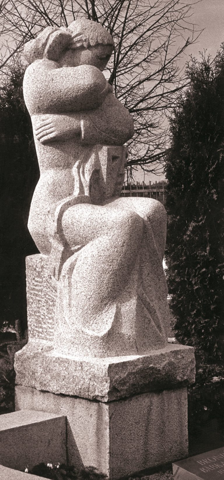 „Liūdinti mūza Melpomenė“, aktoriaus Broniaus Babkausko antkapinis paminklas. Edvardo Koriznos nuotrauka