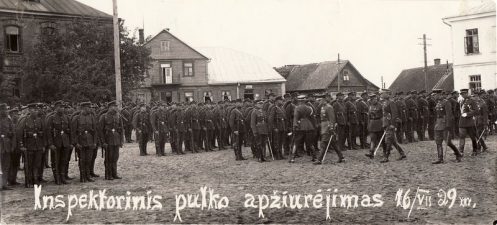 Ketvirtojo pėstininkų Lietuvos karaliaus Mindaugo pulko karių patikrinimas Nepriklausomybės aikštėje Panevėžyje. 1929 07 16. PKM GEK 21679