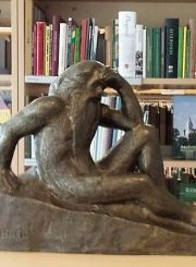 1. Panevėžio apskrities Gabrielės Petkevičaitės-Bitės viešajai bibliotekai padovanota „Nevėžio“ skulptūrėlė. G. Petkevičaitės-Bitės viešosios bibliotekos nuotrauka