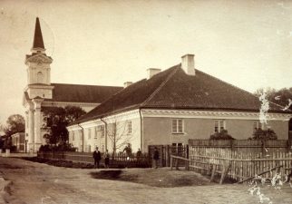 Senoji Joniškėlio mokykla ir bažnyčia. PKM