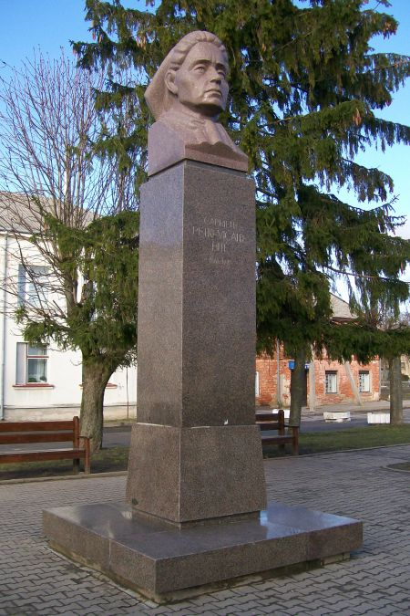 G. Petkevičaitės-Bitės paminklas Joniškėlyje (Pasvalio r.), pastatytas 1994 m. (skulp. A. Dimžlys, archit. J. Lapėnas)