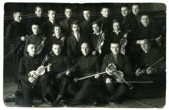 Panevėžio valstybinės gimnazijos orkestras, vadovaujamas H. Ichilčiko. Fotogr. J. Trakmano. 1927 m. PAVB F37-10