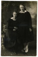 Aleksandra ir Felicija Šilgalytės. Fotogr. I. Frido. 1924 m. PAVB F80-691