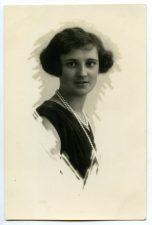 Ilzė Hofner. Foto A. Gutnero. 1928 m. PAVB F80-515
