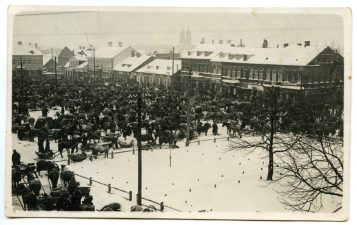 Turgus Laisvės aikštėje Panevėžyje. Foto A. Patamsio. Apie 1930-1935 m. PAVB F8-677