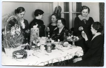 |Velykų šventė Panevėžio „Vienybės“ klubo restorane. Fotogr. J. Žitkaus. 1938 m. PAVB F92-44