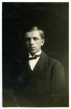 Panevėžio mokytojų seminarijos absolventas T. Kalvelis. Foto J. Trakmano. 1925 m. PAVBF115-197