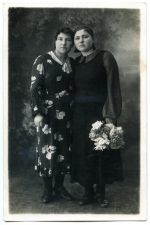 Janina Barauskaitė su drauge. Fotogr. I. Frido.1937 m. PAVB F141-43