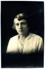 Nežinomos moters portretas. Fotogr. J. Trakmano. Panevėžys. 1928 m. PAVB F118