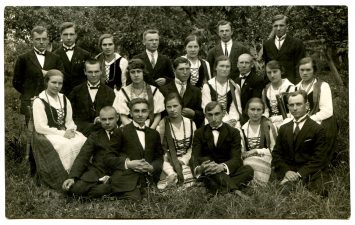 Panevėžio mokytojų seminarijos absolventai. Fotogr. J. Trakmano. 1925 m. PAVB F115-187