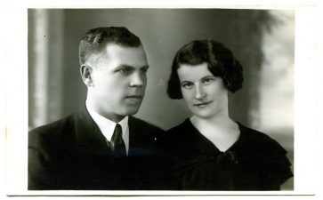 Panevėžio miesto pradinių mokyklų inspektorius Aleksandras Plungė su žmona Marija. Fotogr. J. Pauros. Panevėžys. 1934 m. PAVB F115-379