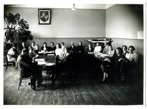 Panevėžio valstybinės mergaičių gimnazijos pedagogų taryba. Fotogr. J. Žitkaus. 1937 m.PAVB F70-711