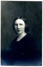 Felicija Šilgalytė-Motiekaitienė. Fotogr. J. Pauros. Panevėžys. 1926 m. PAVB F80-401