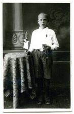Edmundo Konrado Žitkevičiaus Pirmoji Komunija. Fotogr. J. Žitkaus. Panevėžys. 1935 m. PAVB F80-454
