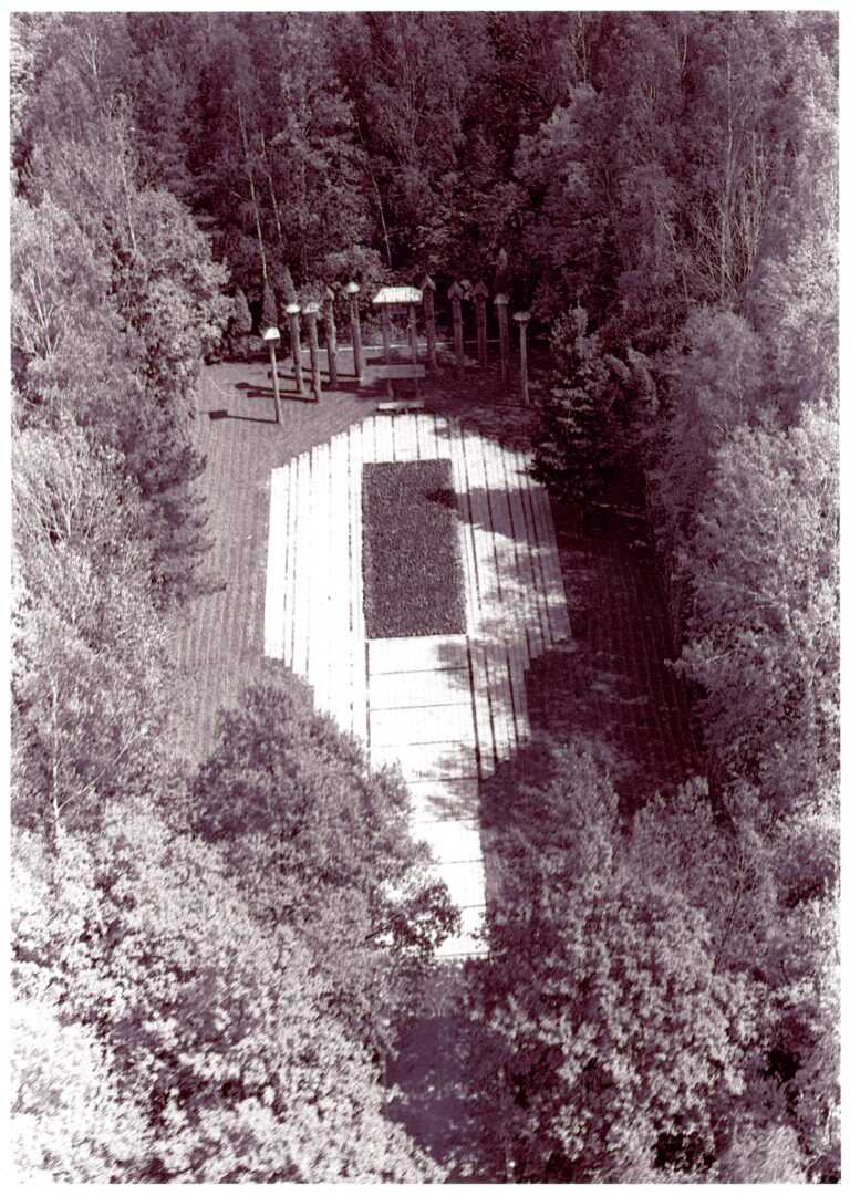 Staniūnų (Kaizerlingo) memorialas. Vido Žigo nuotrauka. 1987 m.