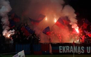 4. Savo komandos pergalę švenčiantys Panevėžio „Ekrano“ fanai „Pirmoji armada“. Iš pirmoji-armada.lt