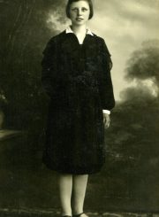 Emilija Šukytė-Juzulėnienė. 1929 m. Gelažiai (Panevėžio r.). PAVB F116-40/1