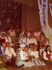 „Dainos“ teatro artistai spektaklyje „Kūlgrinda“. Čikaga. 1977 m. PAVB F130-157