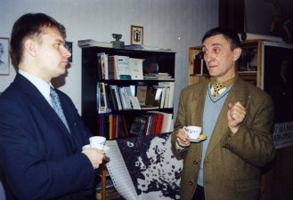 Baltoskandijos akademijos svečias – Estijos ambasadorius Lietuvoje Reino Oidekivi ir Silvestras Gaižiūnas. 2002 m.