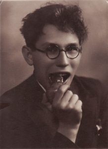 Juozas Miltinis Kaune, besimokydamas Vaidybos mokykloje. 1930 m. PAVB FKV-1014