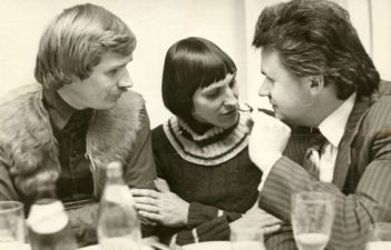 Su Panevėžio dramos teatro aktoriumi Vidmantu Kereminu ir žurnalistu Kaziu Uscila. Apie 1978 m.