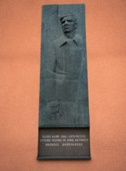Atminimo lenta su reljefu Broniui Babkauskui. Nuotrauka Mazylis Media