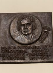 Marijos Putramentienės-Giedraitienės bareljefas. Nuotrauka Mazylis Media