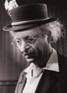 B. Nušičius „Dr. (Filosofijos daktaras)“, ( rež. J. Alekna, D. Banionis), 1956 m. Vytautas Karka – Dr. Raiseris. Fotogr. K. Vitkaus. PAVB FKV-131/2-1