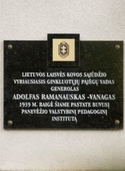 Atminimo lenta Adolfui Ramanauskui-Vanagui. Nuotrauka Mazylis Media