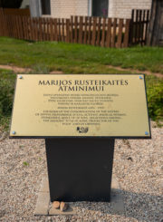 Atminimo lenta Marijai Rusteikaitei. Nuotrauka Mazylis Media