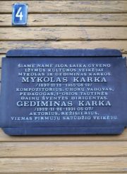 Atminimo lenta Mykolui ir Gediminui Karkoms. Nuotrauka Astos Rimkūnienės